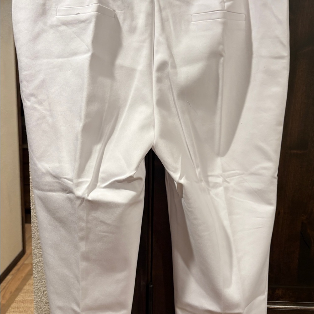 Investments White Cropped Pants - Picture 2 of 4